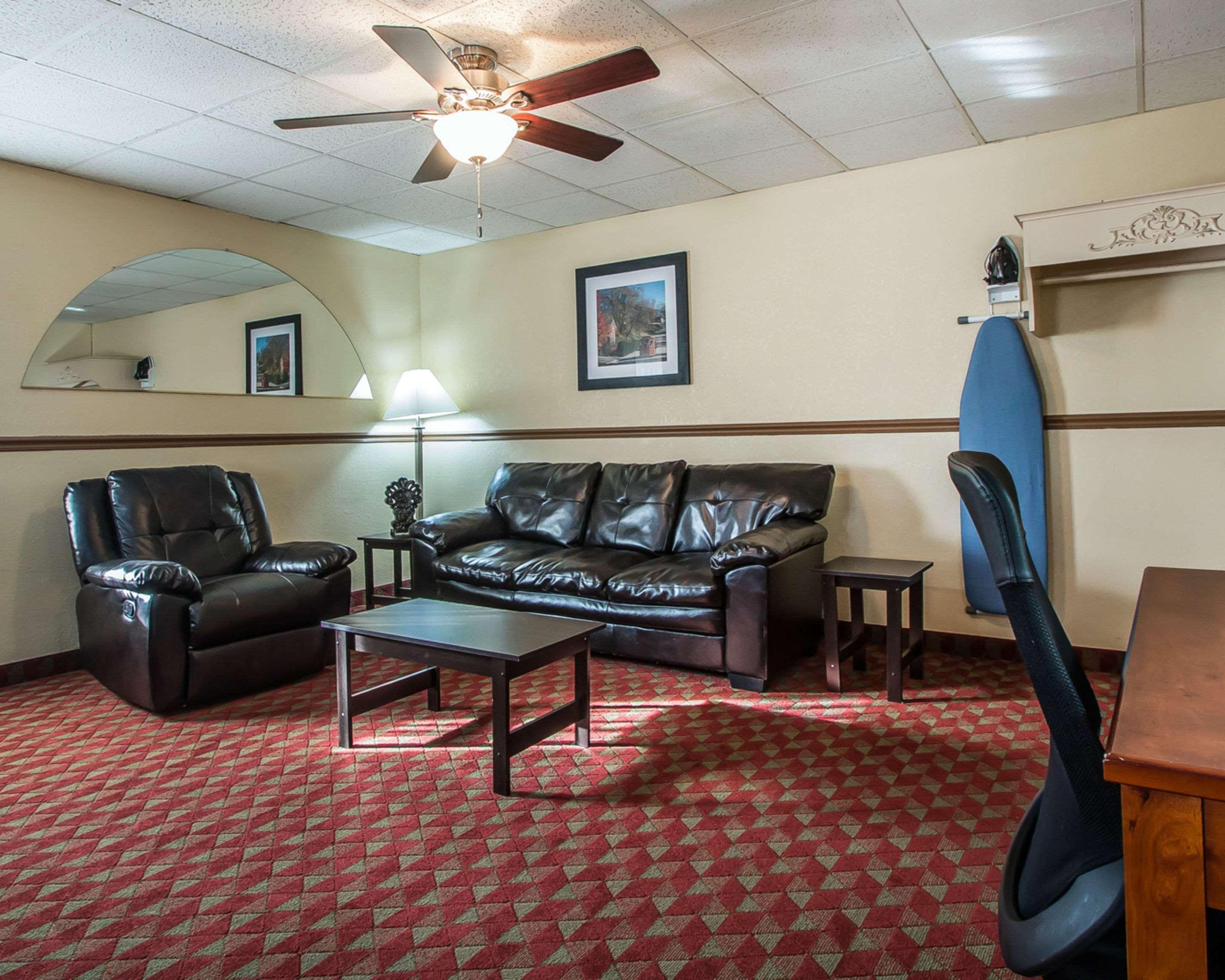 Quality Inn East Dubuque المظهر الخارجي الصورة