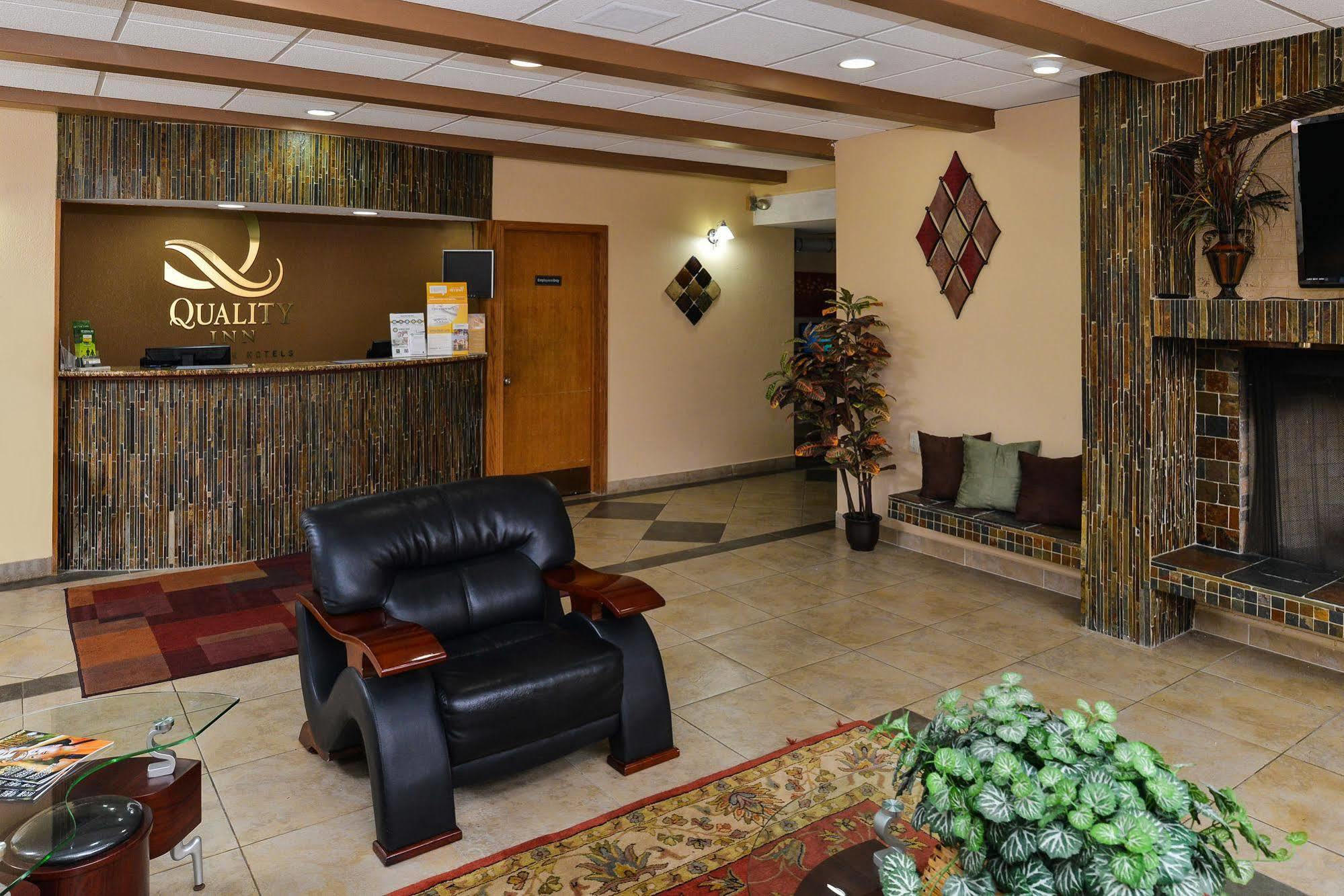 Quality Inn East Dubuque المظهر الخارجي الصورة